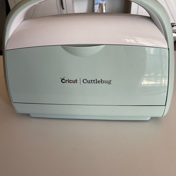 Provo craft Cuttlebug bundle - Picture 2 of 9